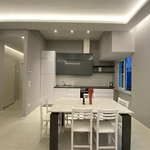 Appartement Casa Dante: Oneglia Centro-marina-spiagge, Imperia